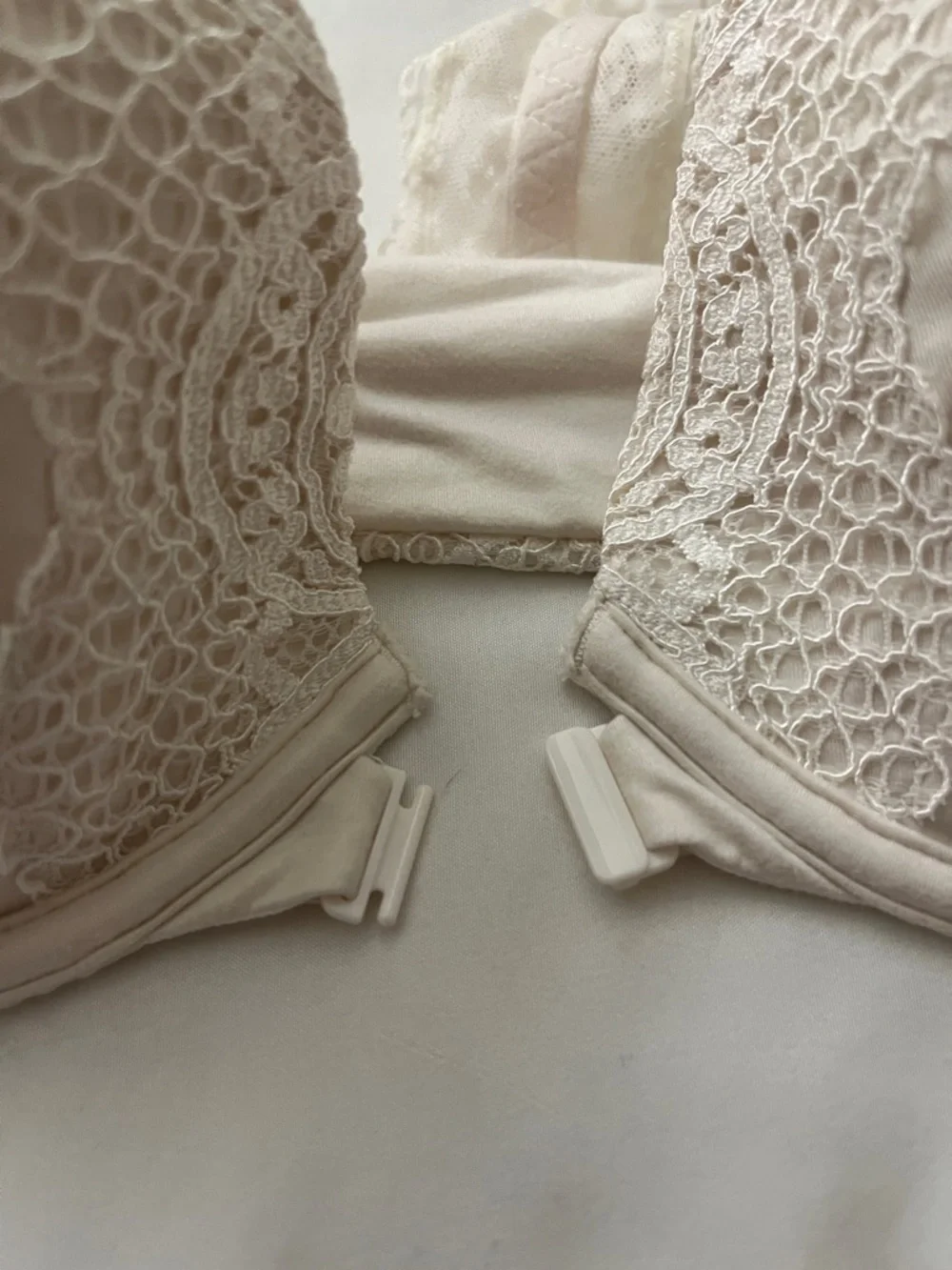 Victoria's Secret Body by Victoria Cream Racerback Demi 32DDD